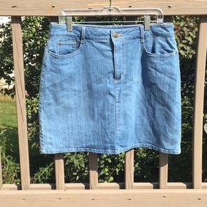 Cute skort *a skirt with built in “Nike pros”*